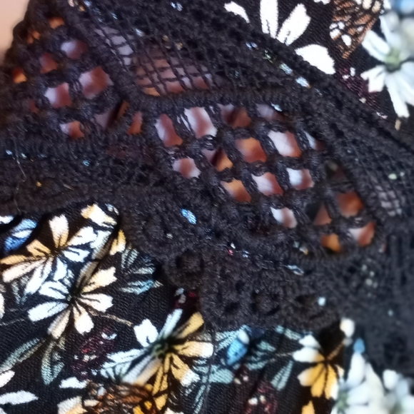 Lost + Wander floral halter tiered maxi dress - Picture 7 of 9